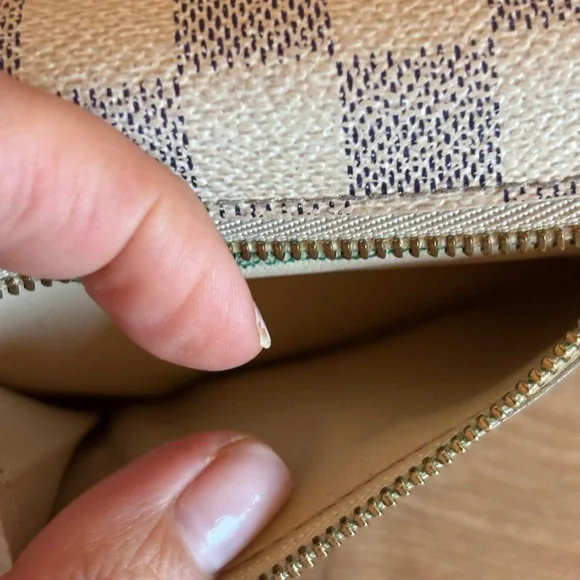 Authentic Louis Vuitton koala damier azur wallet - Picture 9 of 9